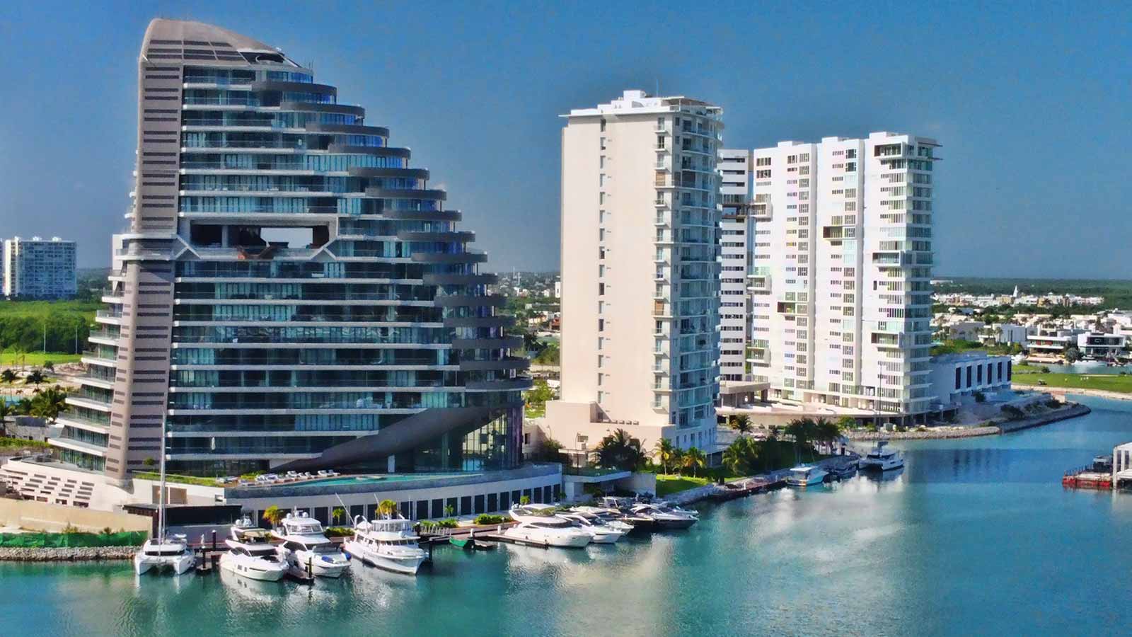 ¿Cuánto cuesta comprar en Shark Tower, Puerto Cancún México? Punto de entrada